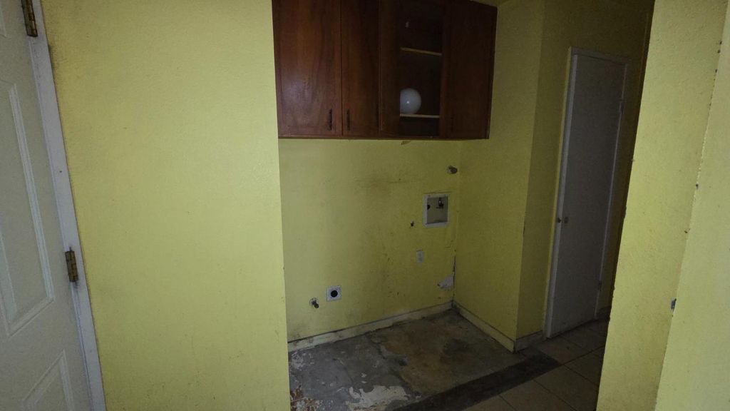 Image 5 of property listing at 1609 Kathy, Dos Palos, CA 93620