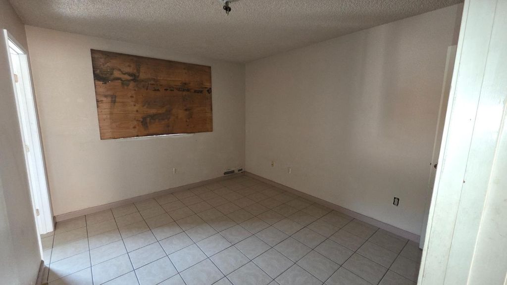 Image 9 of property listing at 1609 Kathy, Dos Palos, CA 93620