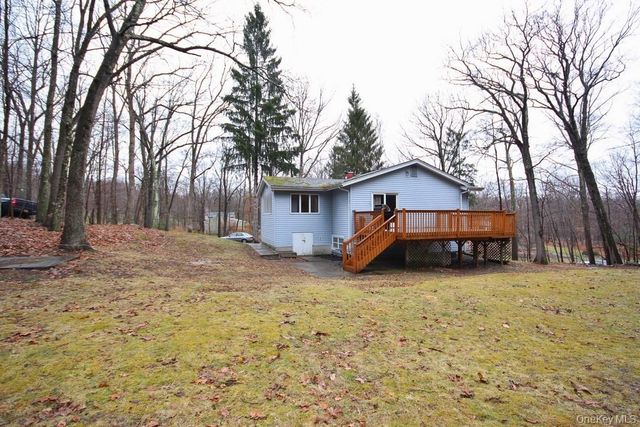 1432 E Mombasha Road, Monroe, NY 10950