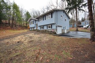 1432 E Mombasha Road, Monroe, NY 10950