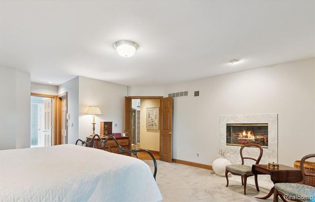 2020 Pine Hollow Trail, Brighton, MI 48114