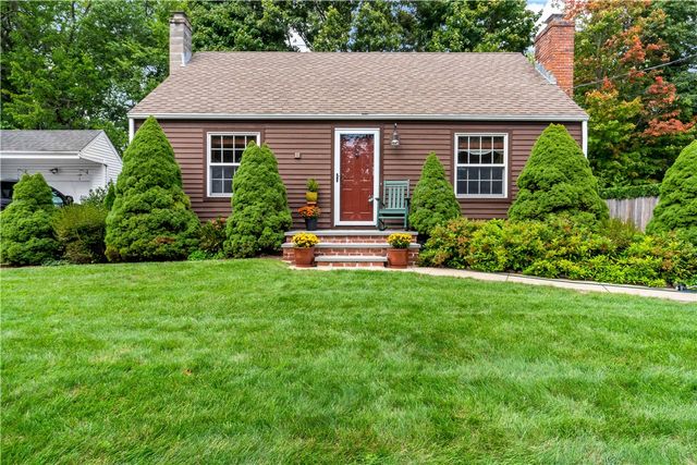 11 Pine Crest Drive, East Providence, RI 02915