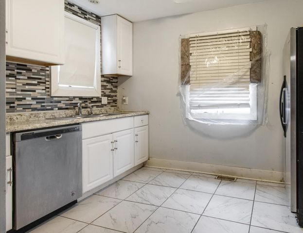 15276 Young Street, Detroit, MI 48205