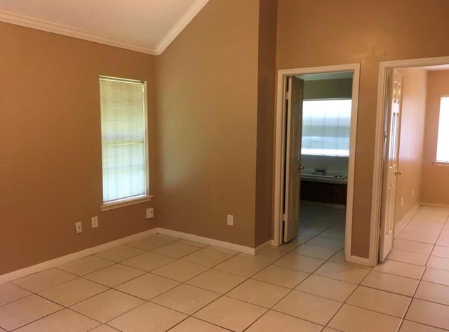 7915 Park Hollow Court, Houston, TX 77095