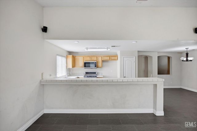 11811 Mantova Avenue, Bakersfield, CA 93312