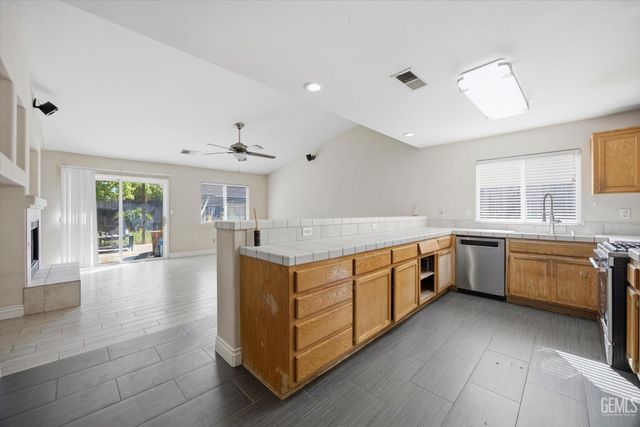 11811 Mantova Avenue, Bakersfield, CA 93312