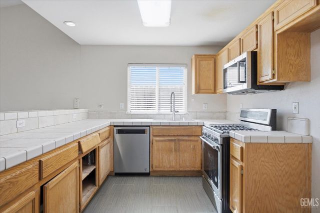 11811 Mantova Avenue, Bakersfield, CA 93312