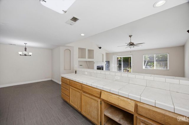 11811 Mantova Avenue, Bakersfield, CA 93312