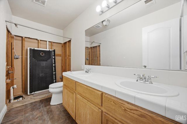 11811 Mantova Avenue, Bakersfield, CA 93312