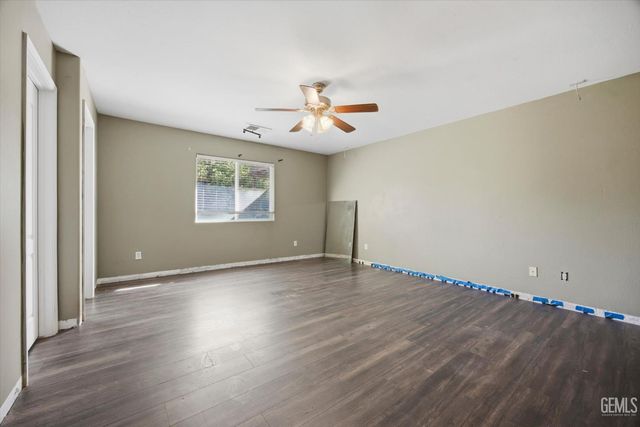 11811 Mantova Avenue, Bakersfield, CA 93312