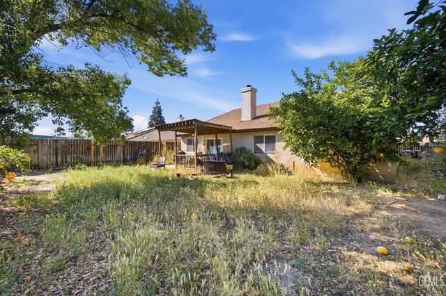 11811 Mantova Avenue, Bakersfield, CA 93312