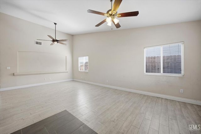 11811 Mantova Avenue, Bakersfield, CA 93312