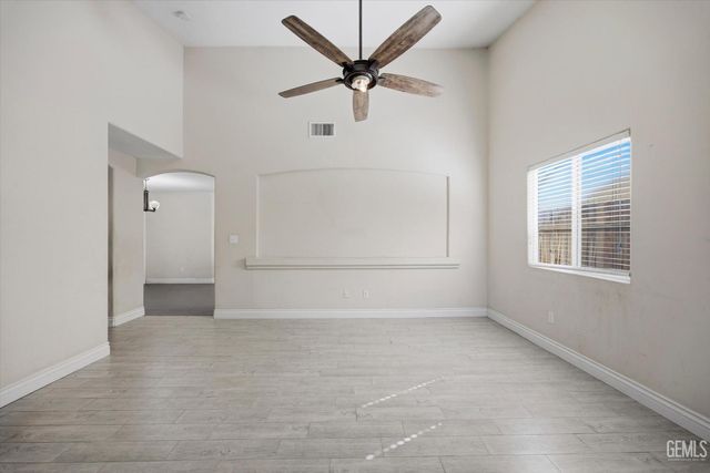 11811 Mantova Avenue, Bakersfield, CA 93312