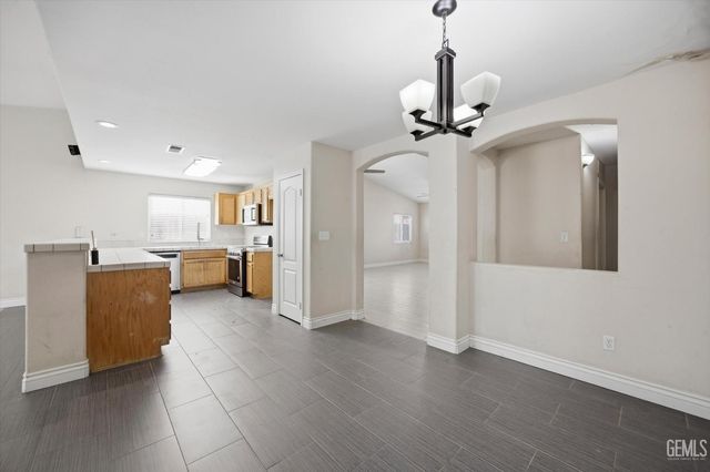 11811 Mantova Avenue, Bakersfield, CA 93312