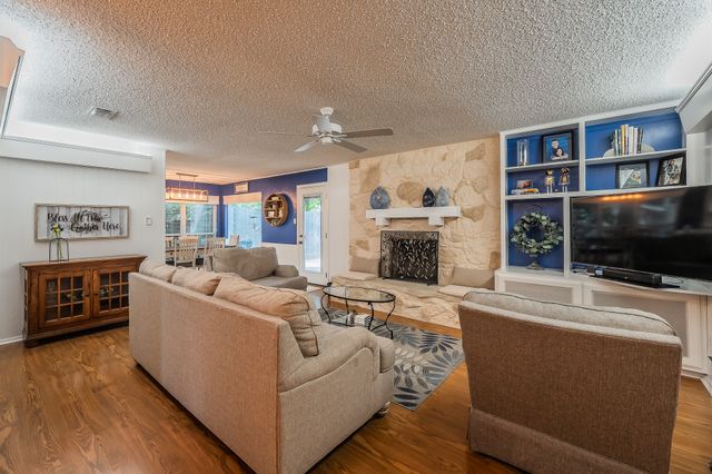 2003 Edgebrook Court, Arlington, TX 76015