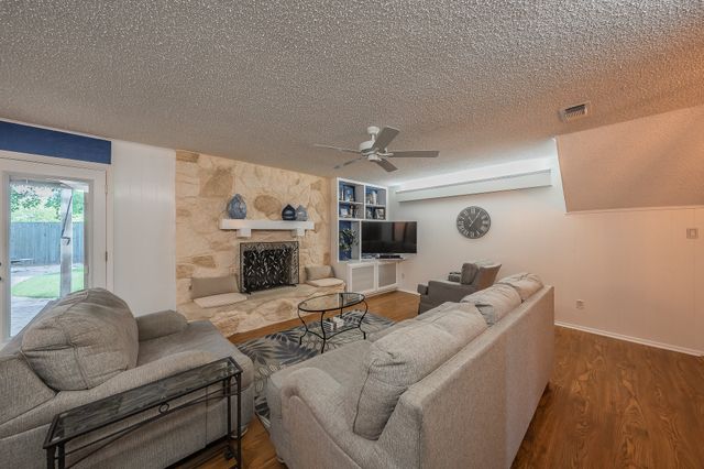 2003 Edgebrook Court, Arlington, TX 76015