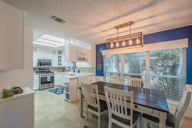 2003 Edgebrook Court, Arlington, TX 76015