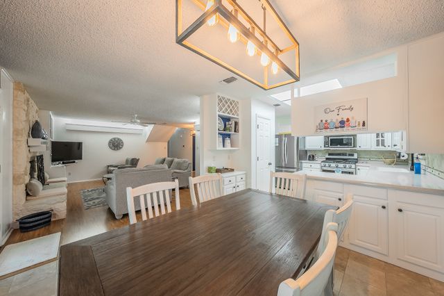 2003 Edgebrook Court, Arlington, TX 76015