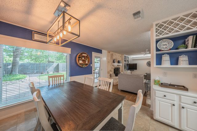 2003 Edgebrook Court, Arlington, TX 76015