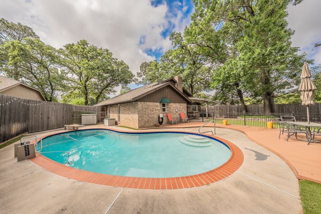 2003 Edgebrook Court, Arlington, TX 76015