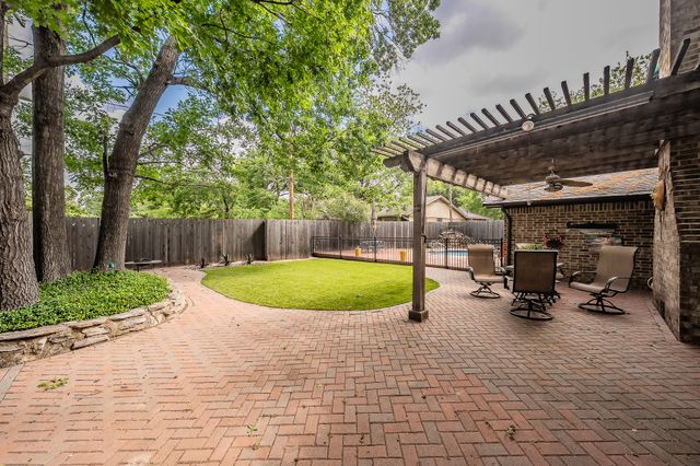 2003 Edgebrook Court, Arlington, TX 76015