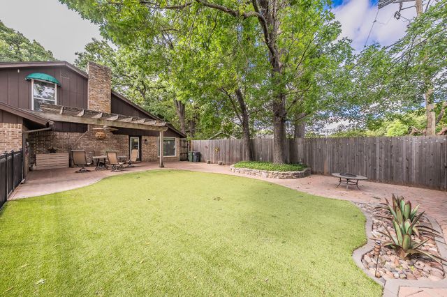 2003 Edgebrook Court, Arlington, TX 76015