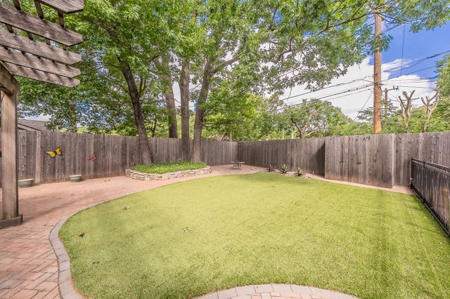 2003 Edgebrook Court, Arlington, TX 76015