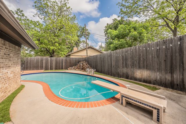 2003 Edgebrook Court, Arlington, TX 76015