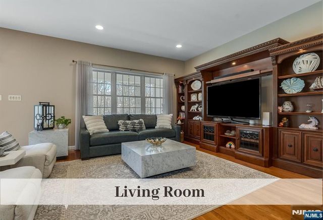 80 W Prospect Street, Waldwick, NJ 07463