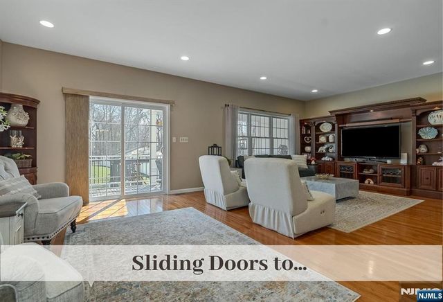 80 W Prospect Street, Waldwick, NJ 07463