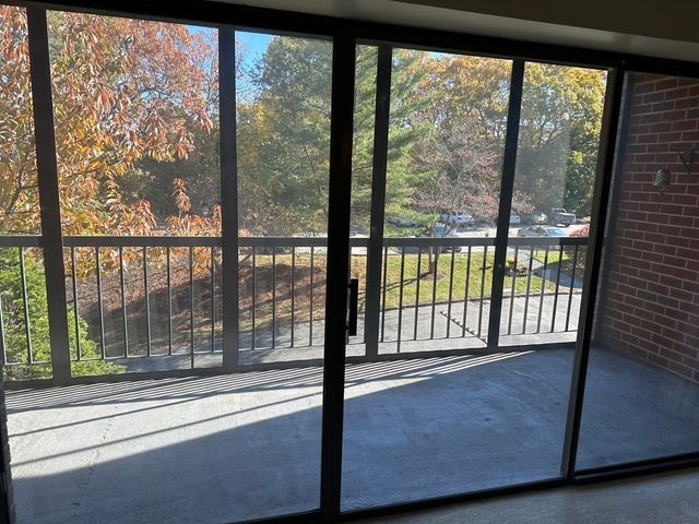 2 Summit Dr 21, Reading, MA 01867