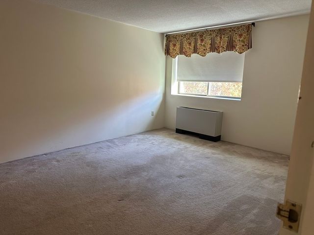 2 Summit Dr 21, Reading, MA 01867