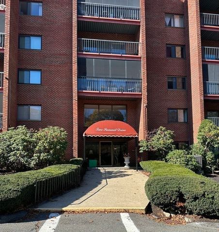 2 Summit Dr 21, Reading, MA 01867