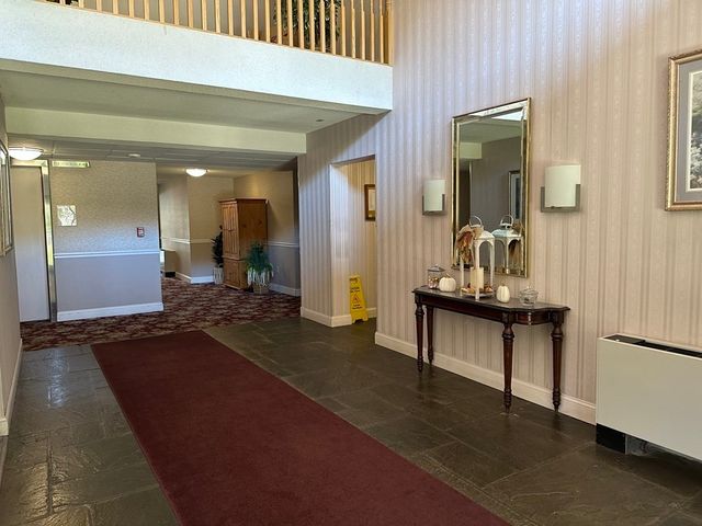 2 Summit Dr 21, Reading, MA 01867