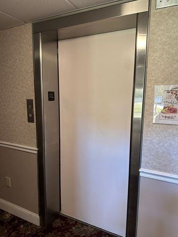 2 Summit Dr 21, Reading, MA 01867