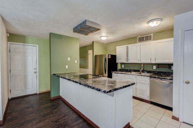 5208 Knox Drive, The Colony, TX 75056