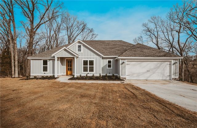 26 Smart Lane, Bella Vista, AR 72715