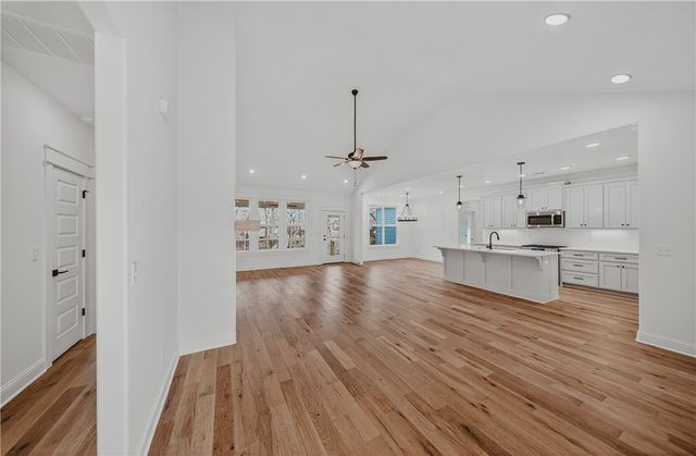 26 Smart Lane, Bella Vista, AR 72715