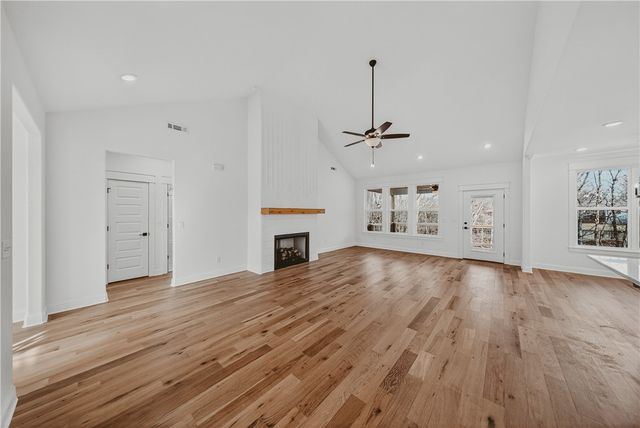 26 Smart Lane, Bella Vista, AR 72715