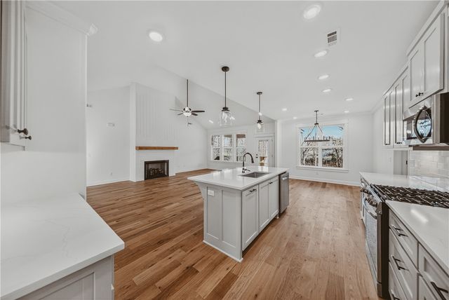 26 Smart Lane, Bella Vista, AR 72715