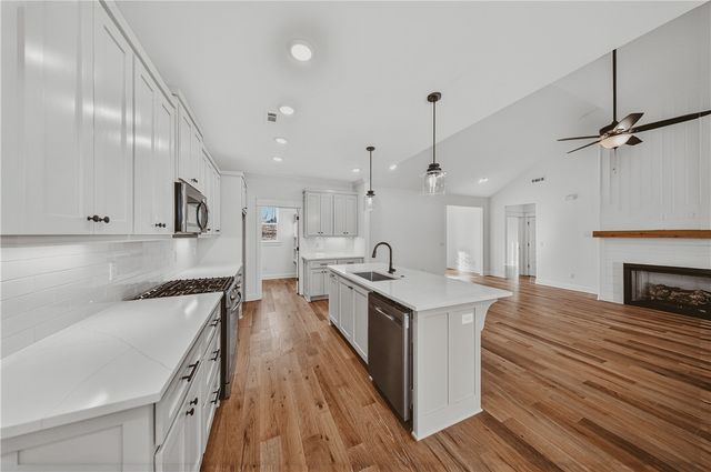 26 Smart Lane, Bella Vista, AR 72715