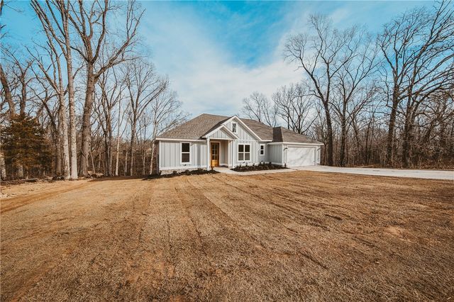 26 Smart Lane, Bella Vista, AR 72715