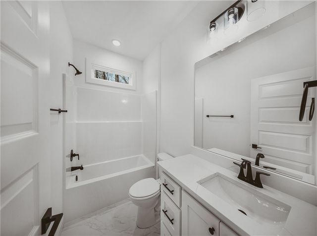 26 Smart Lane, Bella Vista, AR 72715