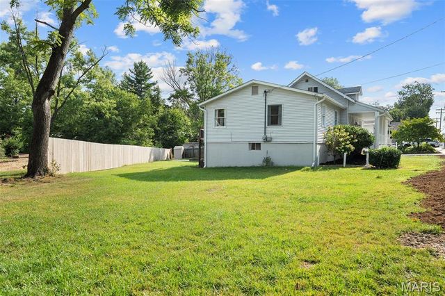 807 E Essex Avenue, Glendale, MO 63122