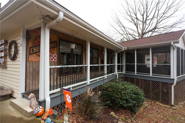 518 Inlet Drive, Seneca, SC 29672