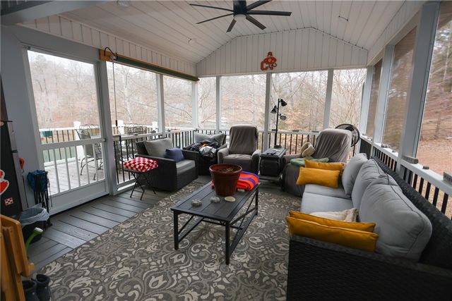 518 Inlet Drive, Seneca, SC 29672