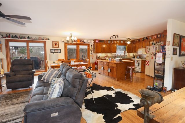 518 Inlet Drive, Seneca, SC 29672