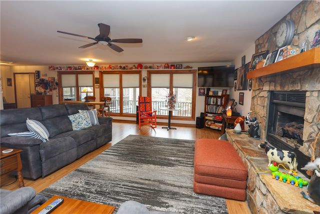 518 Inlet Drive, Seneca, SC 29672