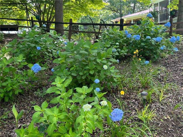 518 Inlet Drive, Seneca, SC 29672