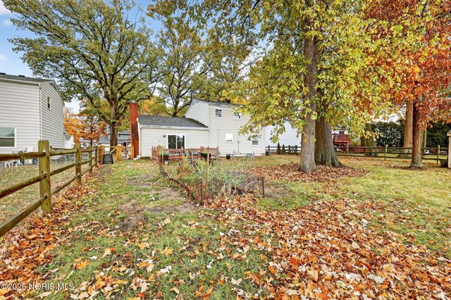 320 Southwood Drive, Perrysburg, OH 43551